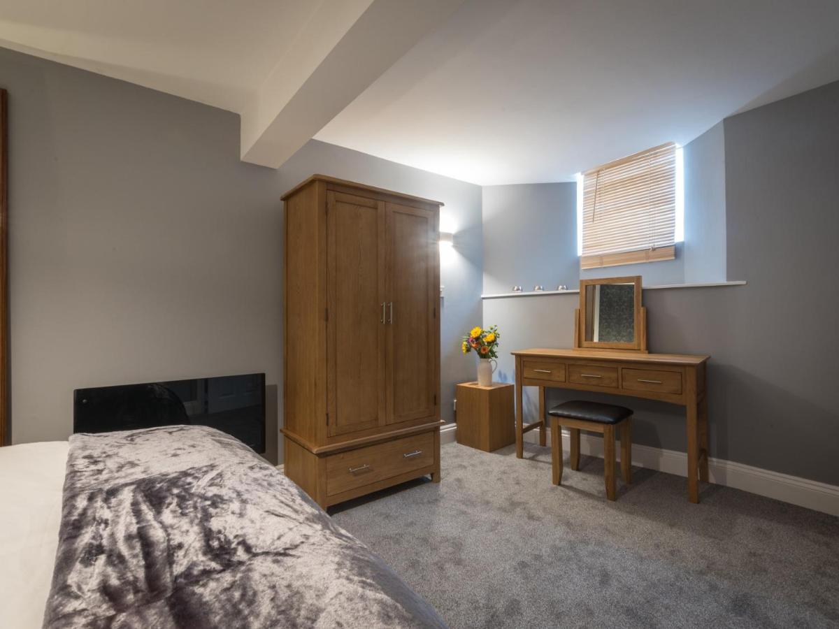 Southernhay Basement Apartment Exeter Bagian luar foto