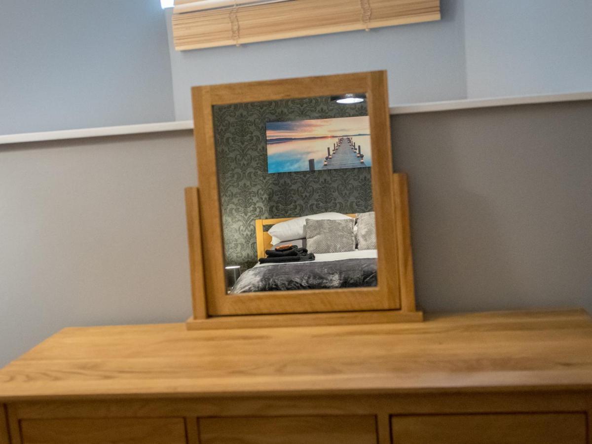 Southernhay Basement Apartment Exeter Bagian luar foto